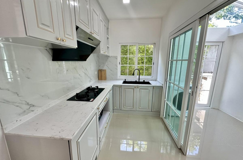 House with Shared Pool in Bangnatrad 